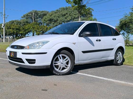 FORD FOCUS 1.6 GL 8V FLEX 4P MANUAL FORD FOCUS 1.6 GL 8V FLEX 4P MANUAL